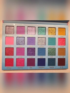 Glamlite BARBIE DREAM SUMMER Eyeshadow Palette